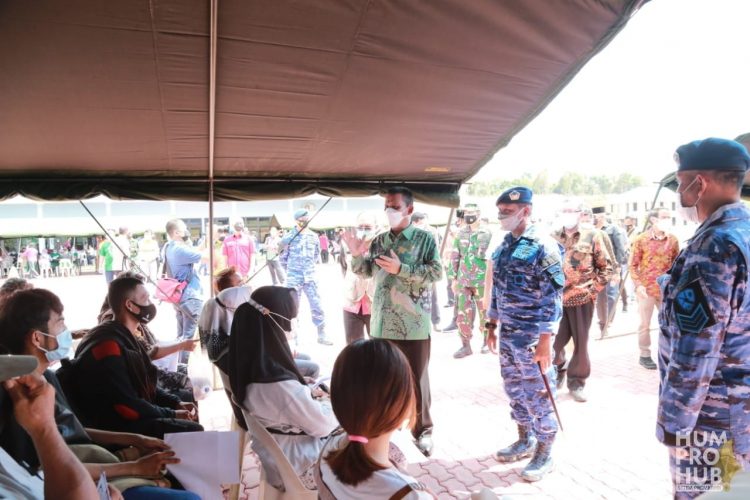 Gubernur Kepri Tinjau Vaksinasi di Lanud Hang Nadim